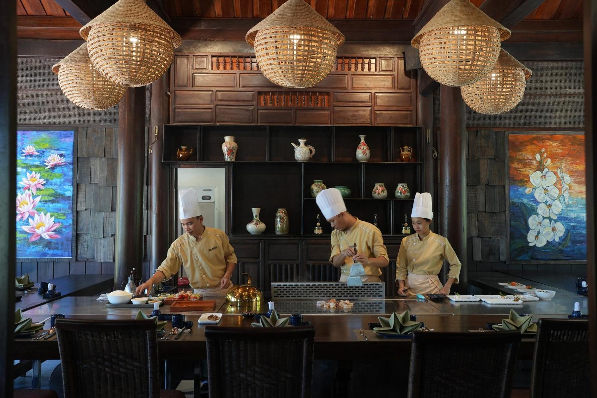 Palm Garden Beach Resort & Spa Хоян Екстер'єр фото Thai chefs at work
