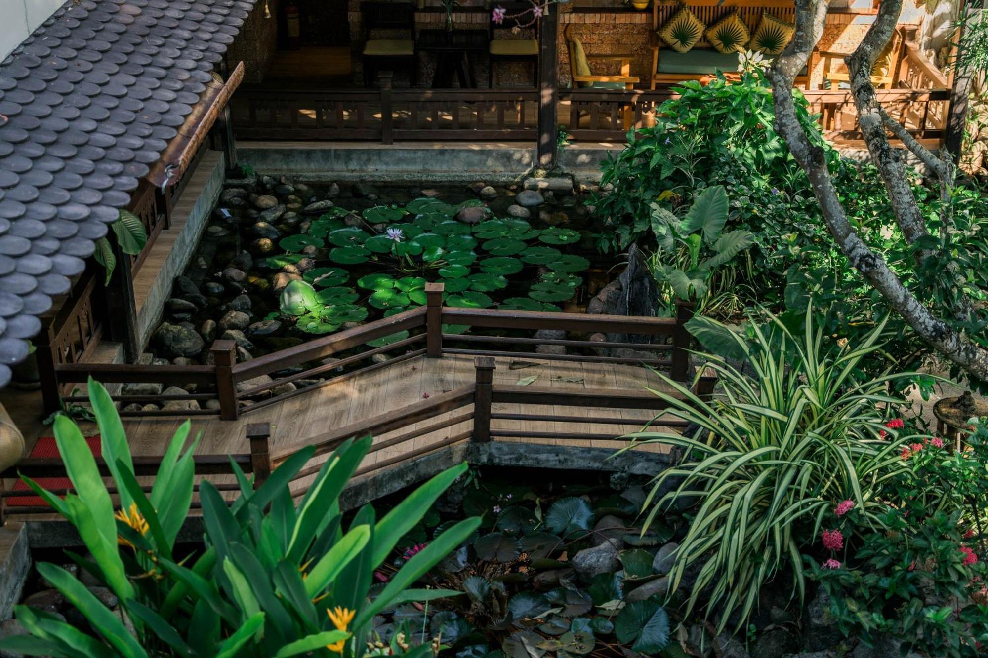 Palm Garden Beach Resort & Spa Хоян Екстер'єр фото A traditional Thai house