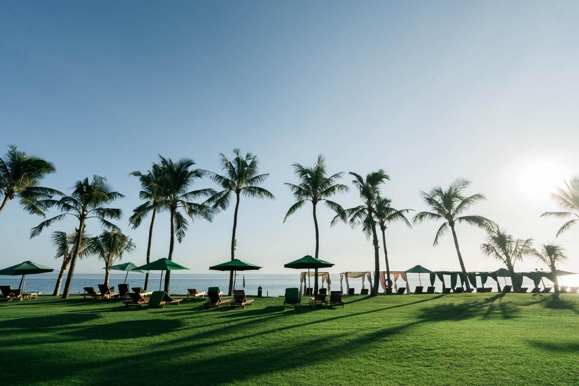 Palm Garden Beach Resort & Spa Хоян Екстер'єр фото The beach at the InterContinental Hotel