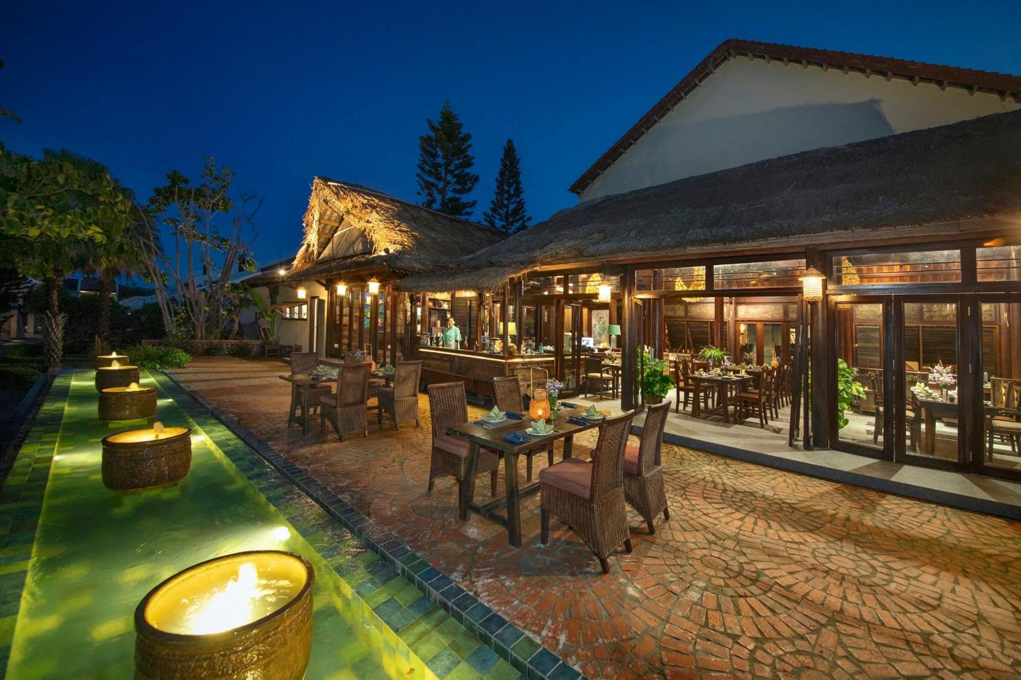 Palm Garden Beach Resort & Spa Хоян Екстер'єр фото The restaurant at the resort