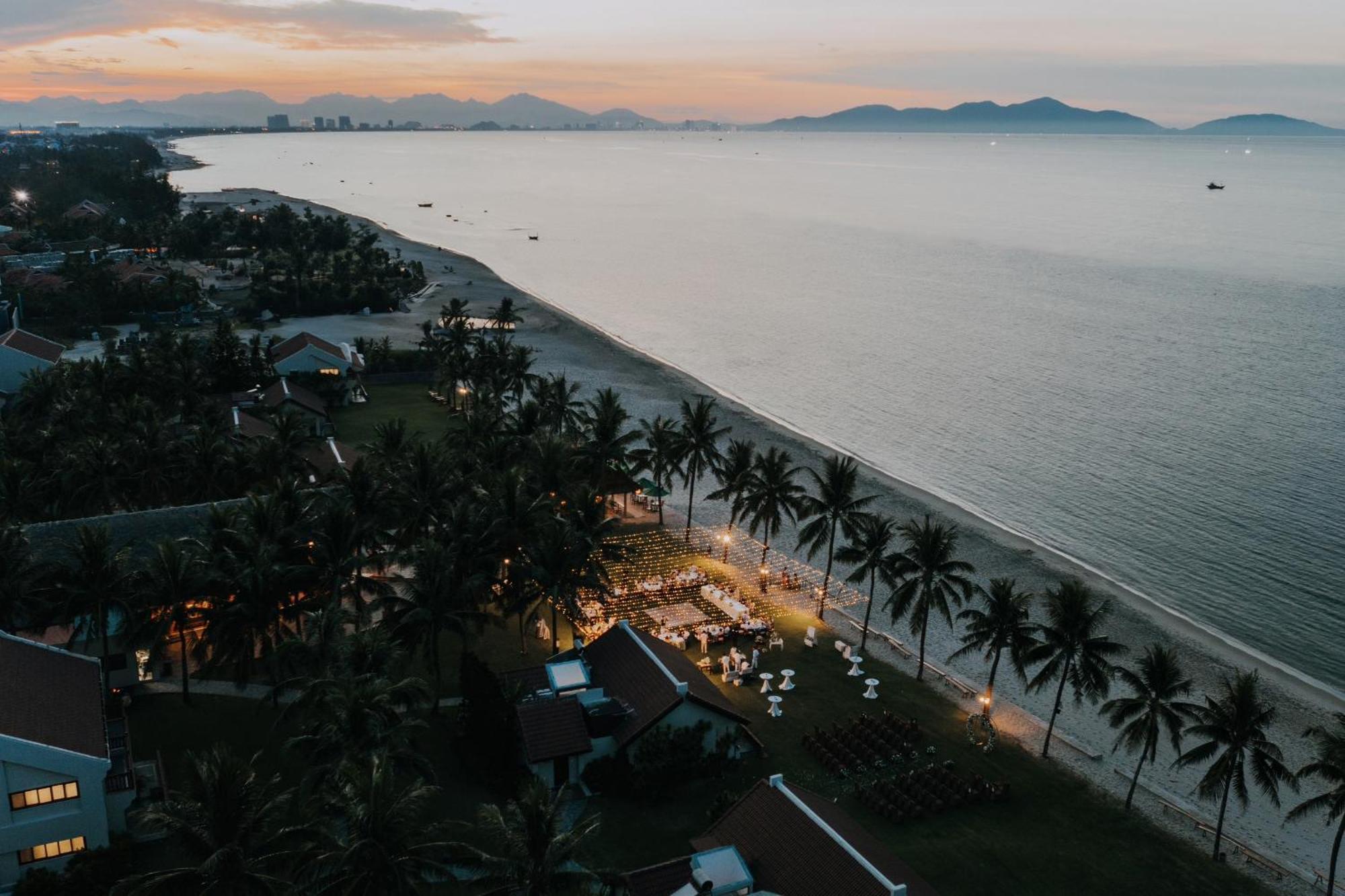 Palm Garden Beach Resort & Spa Хоян Екстер'єр фото Aerial view of the beach