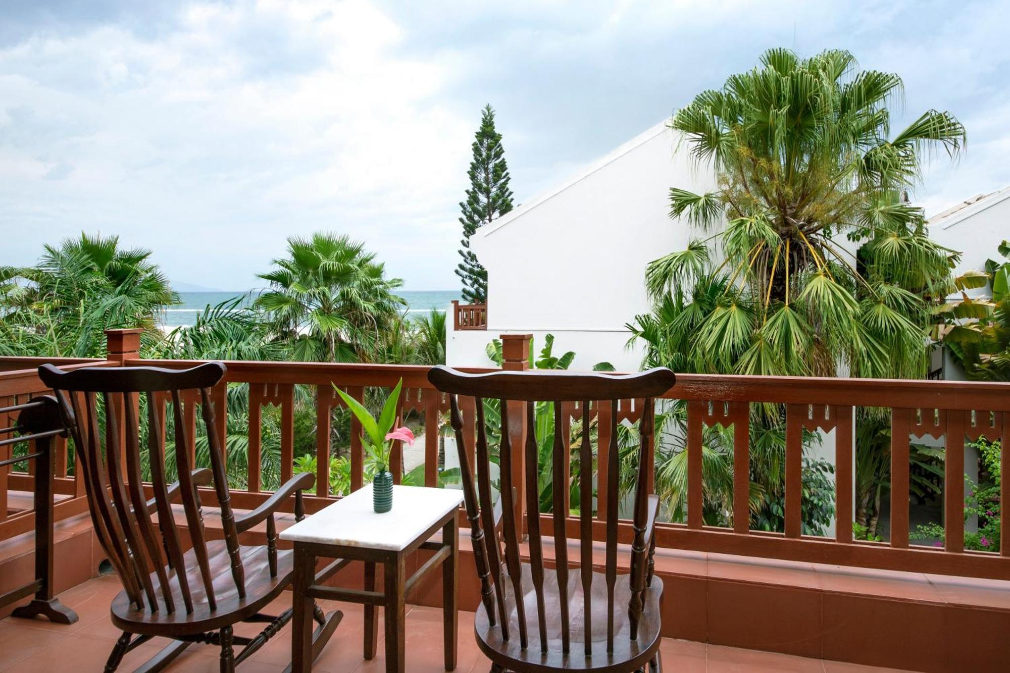 Palm Garden Beach Resort & Spa Хоян Екстер'єр фото A balcony