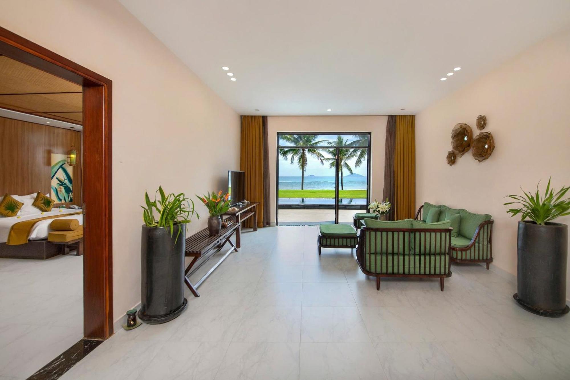 Palm Garden Beach Resort & Spa Хоян Екстер'єр фото Suite at Vinpearl Hotel Nha Trang