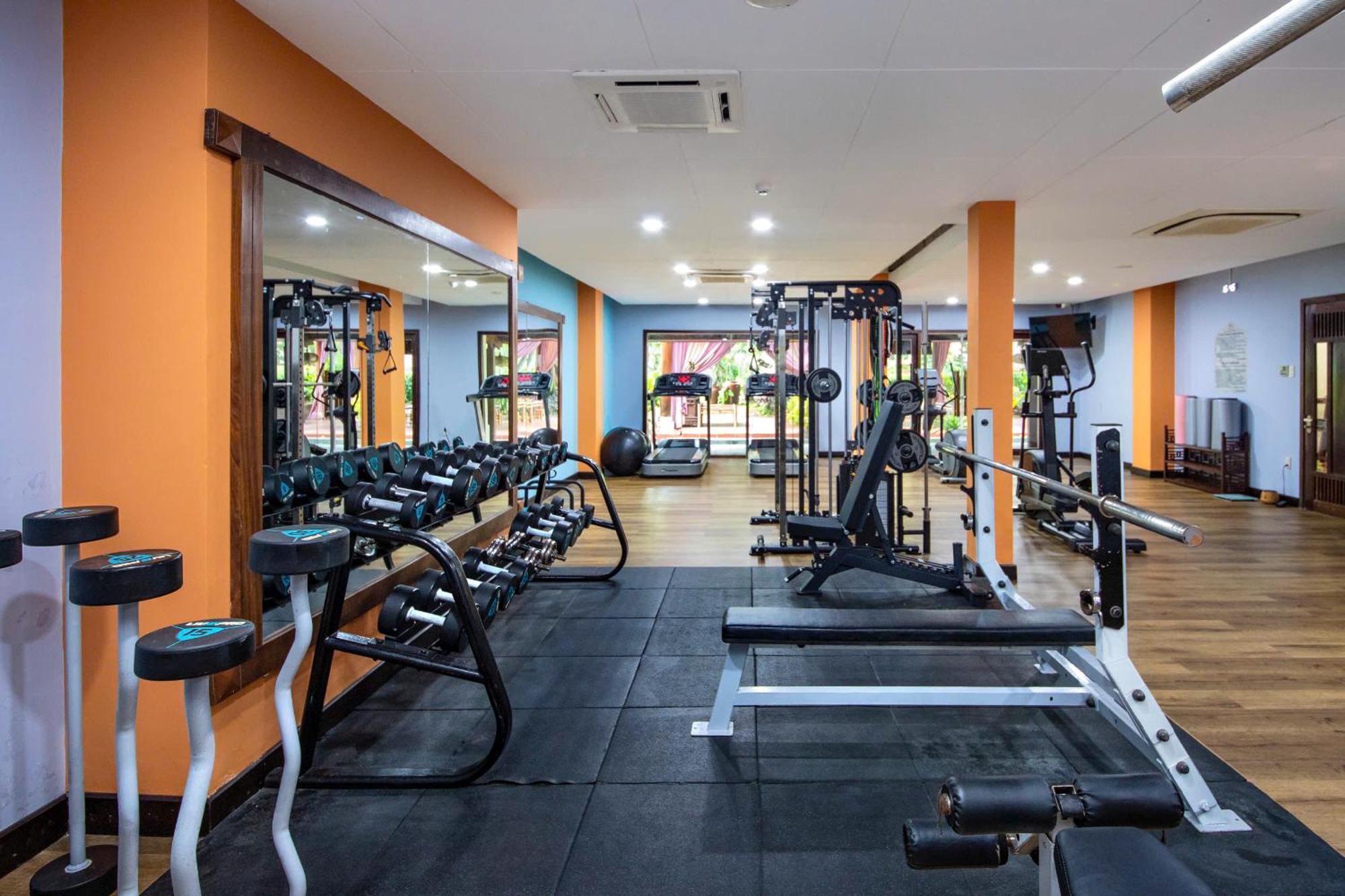 Palm Garden Beach Resort & Spa Хоян Екстер'єр фото The gym at the hotel